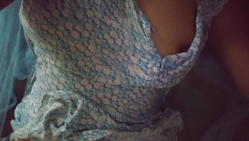 Sri Lankan woman seduces her partner via video call until orgasm Just love with Big boobs and wet pussy