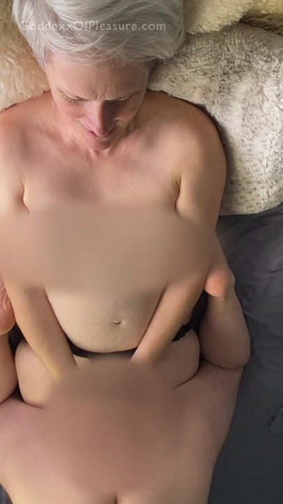 Ayo menunggangi kontol raksasaku. Aku akan membuatnya merasa sangat baik Anda akan memohon untuk setiap inci. Mau nonton sisanya? Tautan di bio!