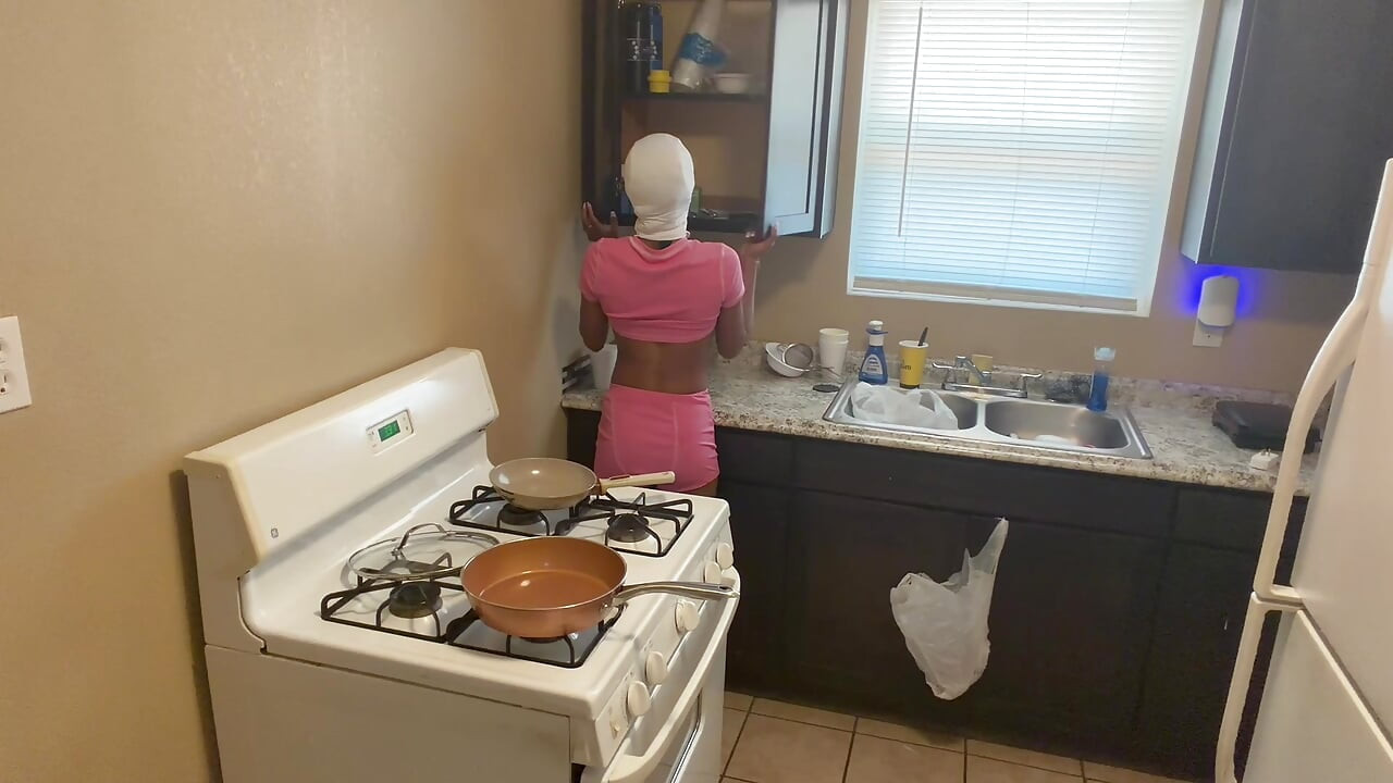 Hot babe naked making breakfast for her boyfriend m