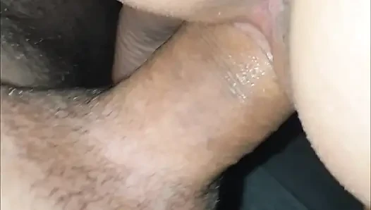 Cowok Ini Melucuti Kondomku Diam-diam Sampai Crot Di Atas Meja Makan