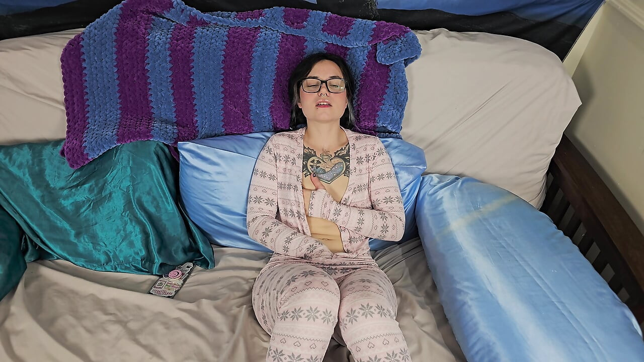 Making Myself Cum For Daddy