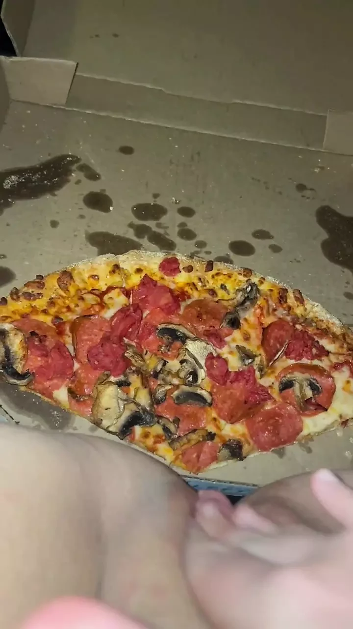 PIZZA RAGAZZA MASTURBAZIONE -CIBO KINKY FETICCIO-FEMMINA STRANO PORNO ARABO-ORGASMO REALE- AMATORIALE- ARABA SNOWWHITE-USA LOS ANGELES 2025 G