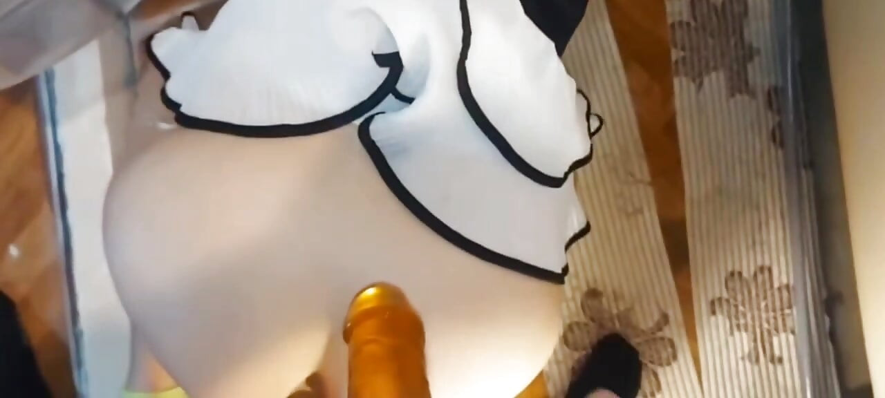 Eu seguro severamente minha esposa de 18 anos!