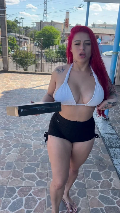 She arrived already delivering me the package...