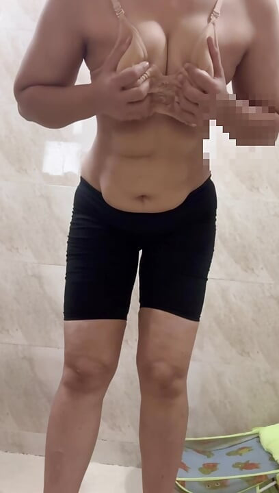 Hot Indian Milf Fucking a Banana