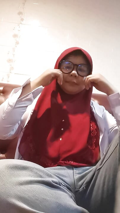 Saya diam-diam datang untuk tinggal menjual saya di kamar sebelum pergi ke sekolah.