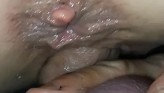 Memek mungil mungil basah yang cantik