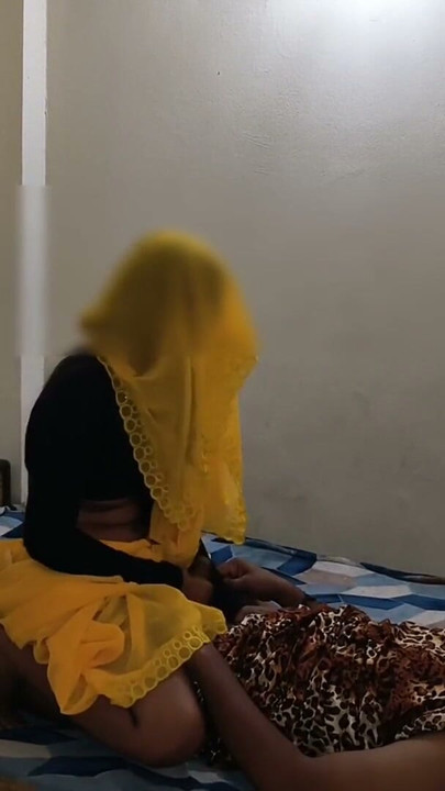 Indian Hot saree bhabhi sucking my cock and hardcore sex with devar | Clip 1