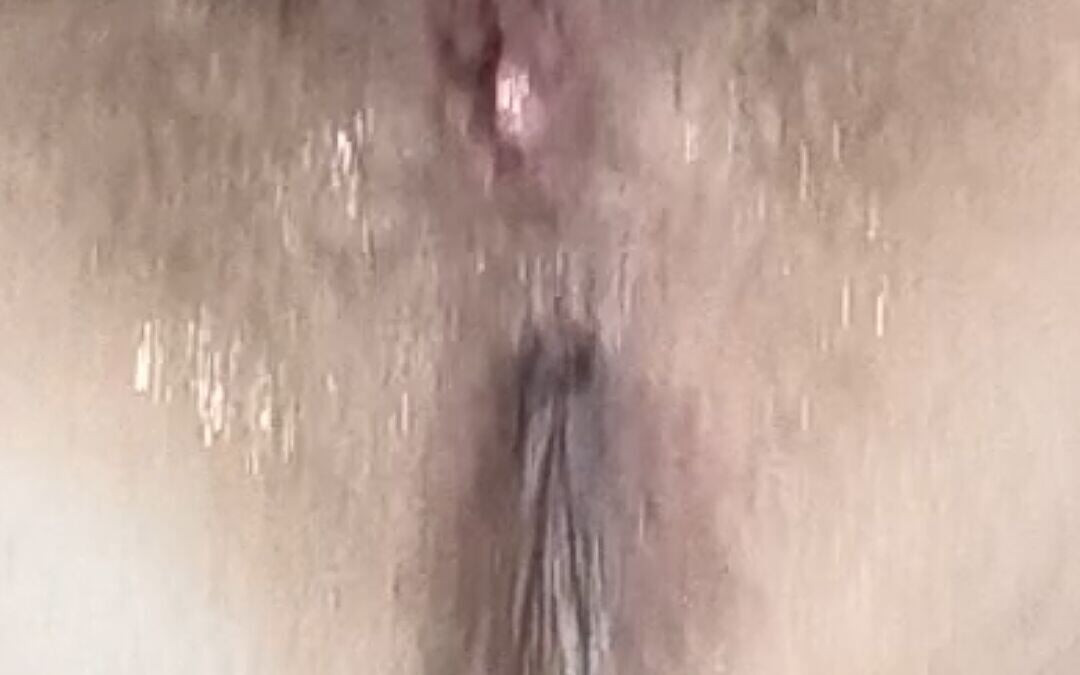 Rockin aur ek roling vah yuva larki ki tarah chudaee karti hai jab aap apne land men chipke rahte hain