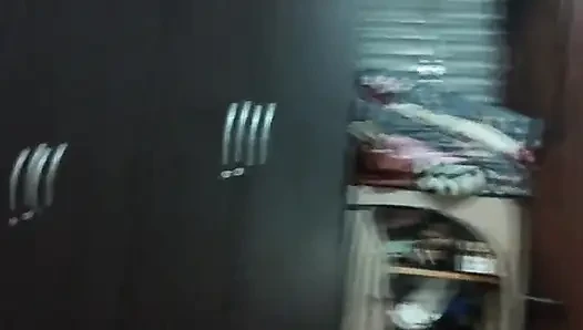 Aku pergi ke rumah gadis nakal