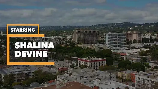 В видео от первого лица. Великолепная милфа Shalina Devine - твоя личная шлюшка дрочит ногами