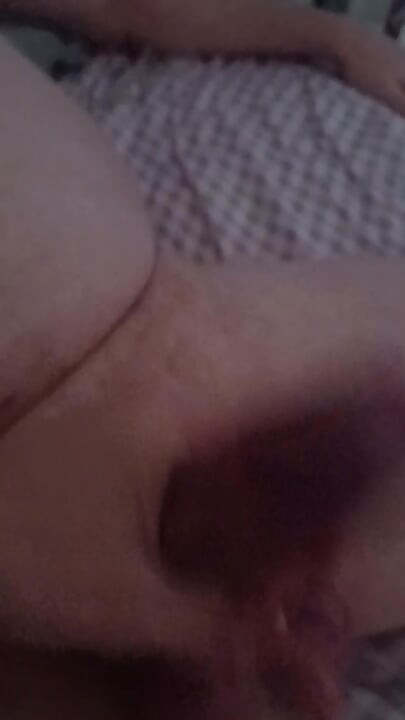 A feleségem keményen húzza a farkam és csapkodja a golyóimat