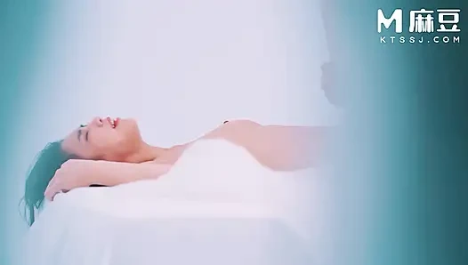 Modelmedia asia - pandemi sırasında koruyucu kıyafet giyerken vahşi seks yapıyor