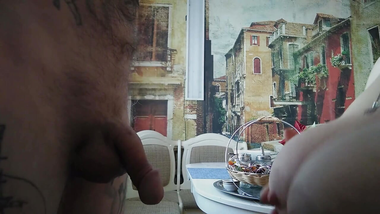Amateur cock sucking brought me to the eruption of sperm