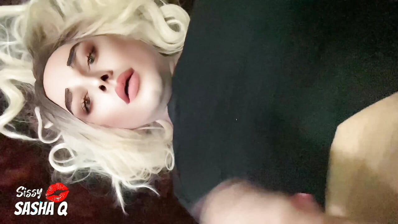 Tran Girl Sasha Q Cums on Her Own Face