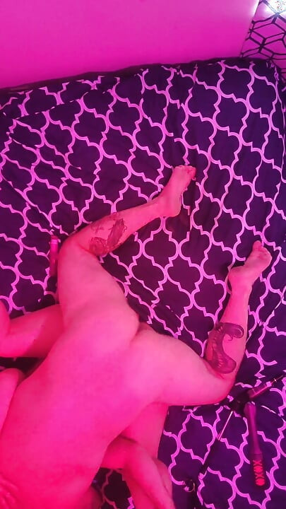 Skycam atrapa a una milf siendo follada después de la fiesta por un chico al azar.