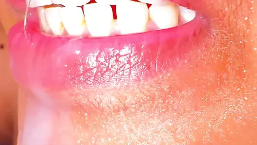Aku ngentot memek cokelatnya habis-habisan sampai crot dua kali - seks mesum