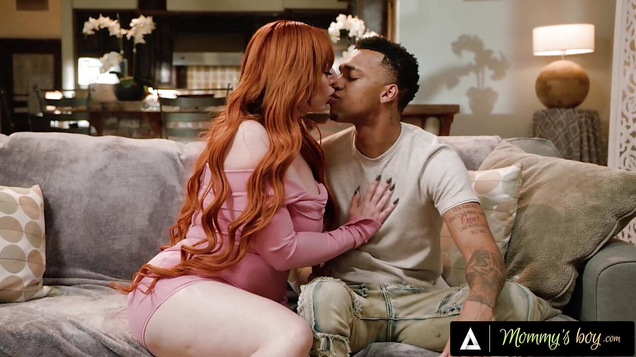 MOMMY'S BOY - bare stan vaali sauteli mammi lauren phillips vichaarshil sautele bete ko haardakor antarjaatiy chudaee deti hai