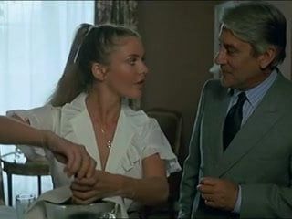 Olivia Dutron на Nest Est Pas Sorti De L&#39;auberge (1982)