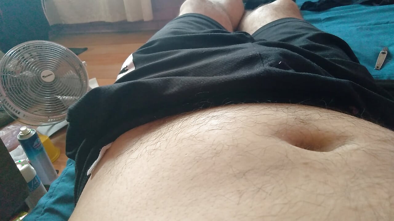 Un homme gay à la recherche de sexe hardcore a une énorme bite