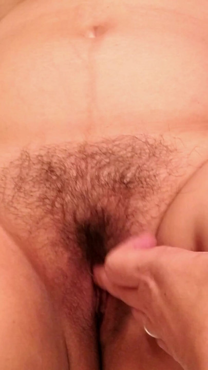 Ayaya, 50-godišnja žena, vara muža i završi s vibratorom koji joj siše klitoris i stimulaciju bradavica | Isječak 1