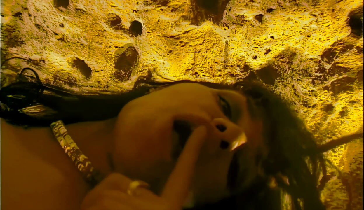 A bruxa da caverna adora escancarado anal.