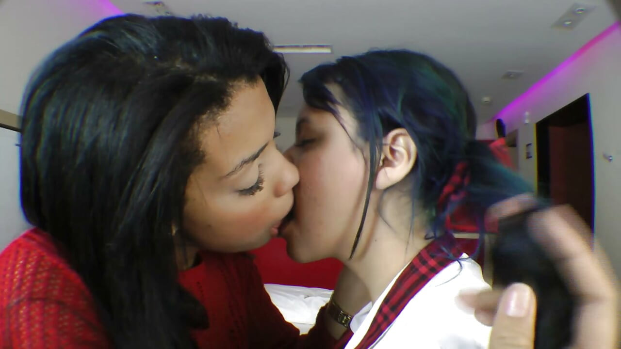 Lesbian Hot Kisses with Giant Dominatrix