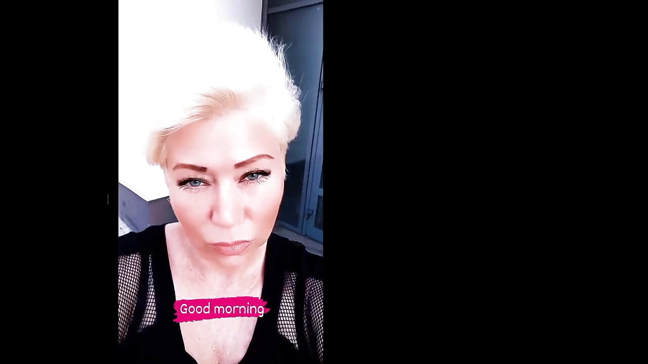 Porn star of the segment "amateurs" AimeeParadise perky rides on her husband's dick, the Russian writer Peter Stone))
