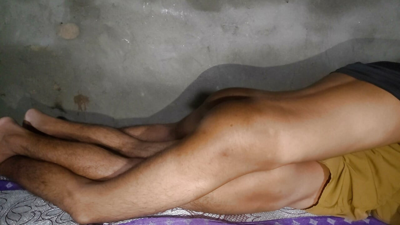 👨‍❤️‍👨 Vídeo de sexo gay entre homem e rapaz, com o pau grande e grosso a foder o cu