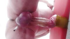 Nadel in Eiern und künstlicher Vagina