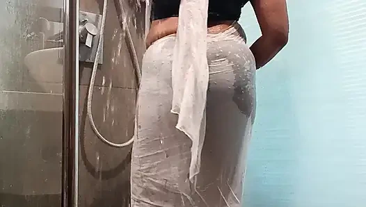 Шоу в душе с Спанданой