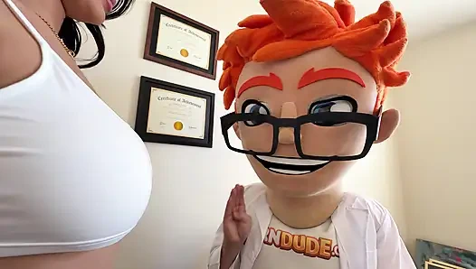 Развлечение с ногами с обнаженной блондинкой Анной Коваченко на диване pornDudeCasting!