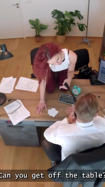 Must-see okamžik z "LOAN4K. Sexy obchodní dohoda mezi žhavou a fit zrzkou a manažerem půjčky"
