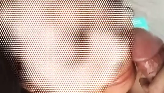 Моя жена делает мне минет и получает сперму в лицо