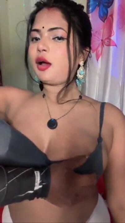 গার্লফ্রেন্ড তার কলেজ ফ্রেন্ডের ডিক চুষছে এবং আউটিং অর্গাজম | ক্লিপ ২