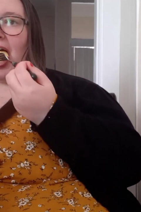 BBW SSBBW stuffing belly fish and chips