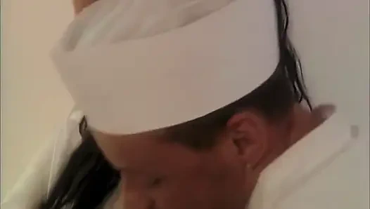 Повар Не Упускает Возможности Быть Официанткой