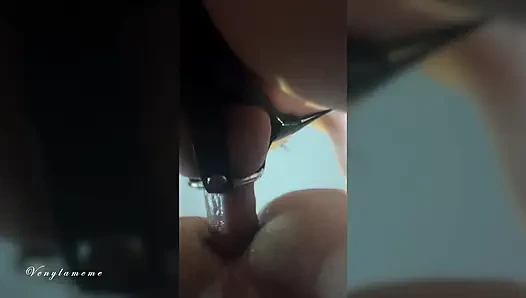 Takma yarakla kocamı boşalana kadar derinden ve sert sikiyorum