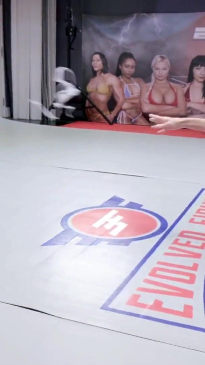 Agatha Delicious versus Futai Buck - revanșă | Clip 1