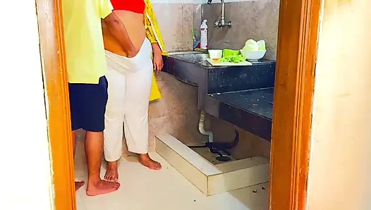Suddenly I Fucked My Stepmother in Law While She Was Cutting Curry in the Kitchen - Desi Rough Sex