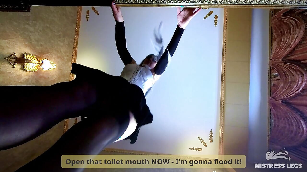 Castigo dorado de la oficina del secretario: meando directamente en la boca sedienta del secretario