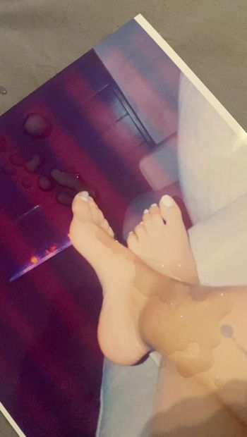 CUMTRIBUTE !! to some very pretty feet