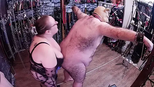 Часть 5: - Свинка Satana вернулась в город для игры с Доминой Satana!