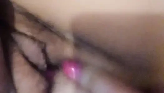 блондинка кончает с ее рукой