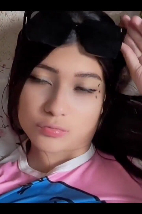 อินฟลูเอนเซอร์ส่งวิดีโอให้เพื่อนร่วมชั้นวิทยาลัยของเขา