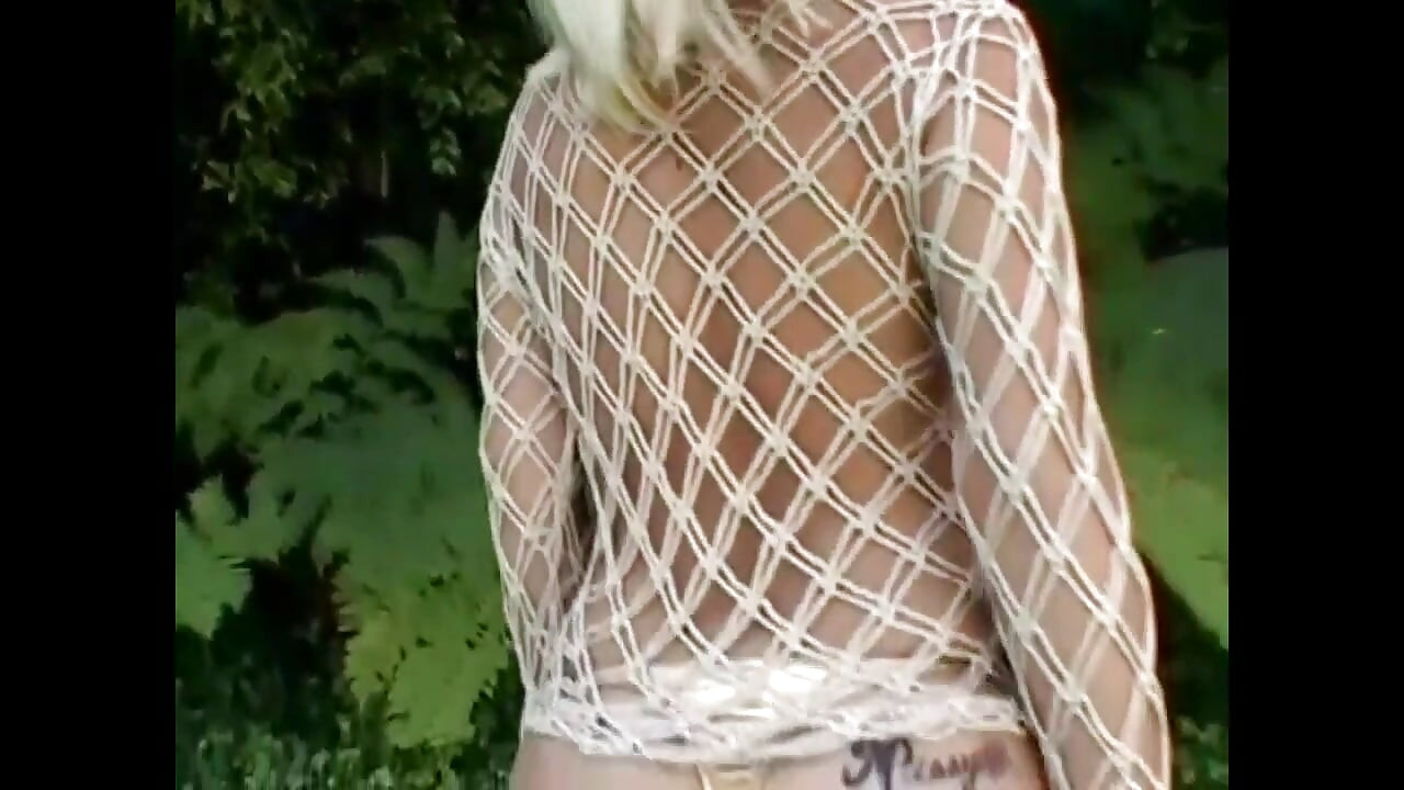 The wonderful boobs of a hot sexy blonde girl