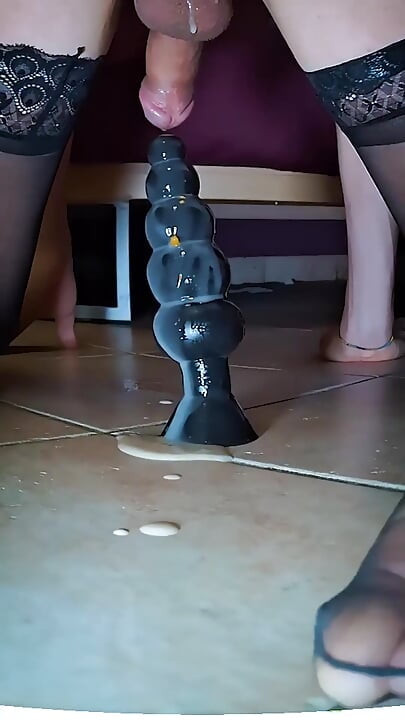 Cutiepantie Plays with a Giant Dildo and Her Ass Is Full of Cum