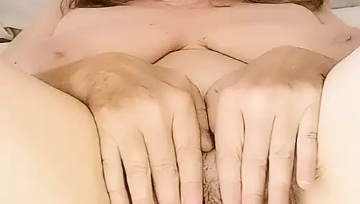 Ты пришла как раз в срок: возбужденная зрелая мачеха ждала тебя для горячего секса во всех позах