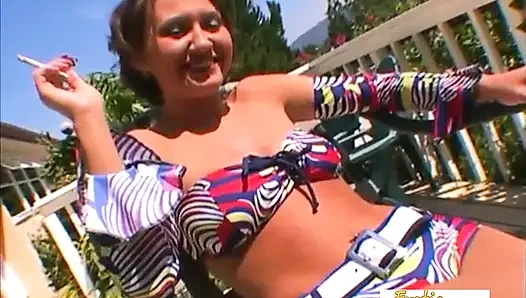 Скачка на члене и получение камшотов на лицо естественно для этой шлюхи