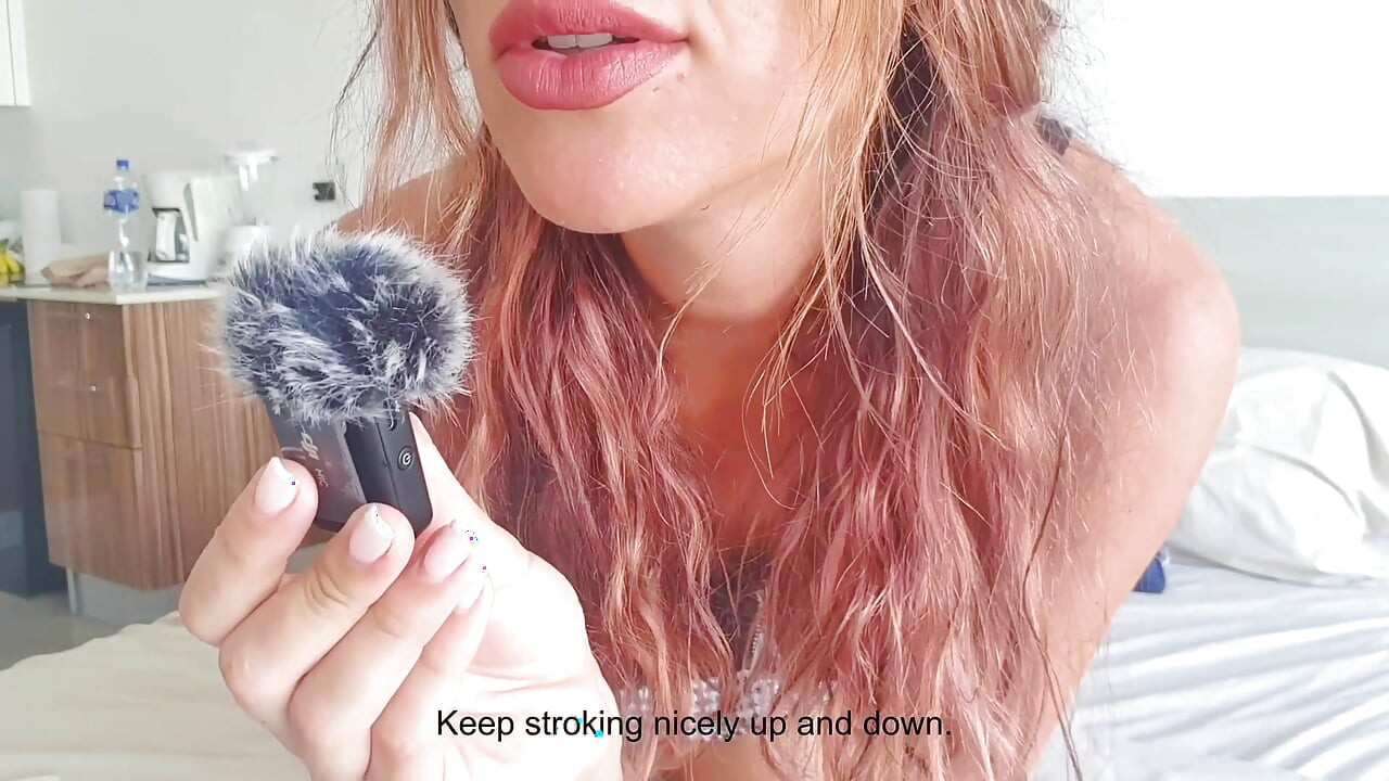 Німецька дівчина в убранні школярки розповідає вам, як дрочити (німецька інструкція з дрочки)